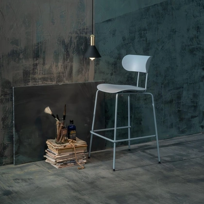 Sgabello Sam in polipropilene di Stones