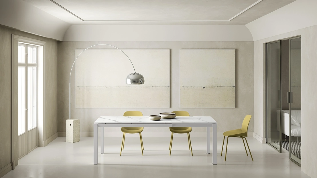 Tavolo Account 24 con top in ceramica di Stones