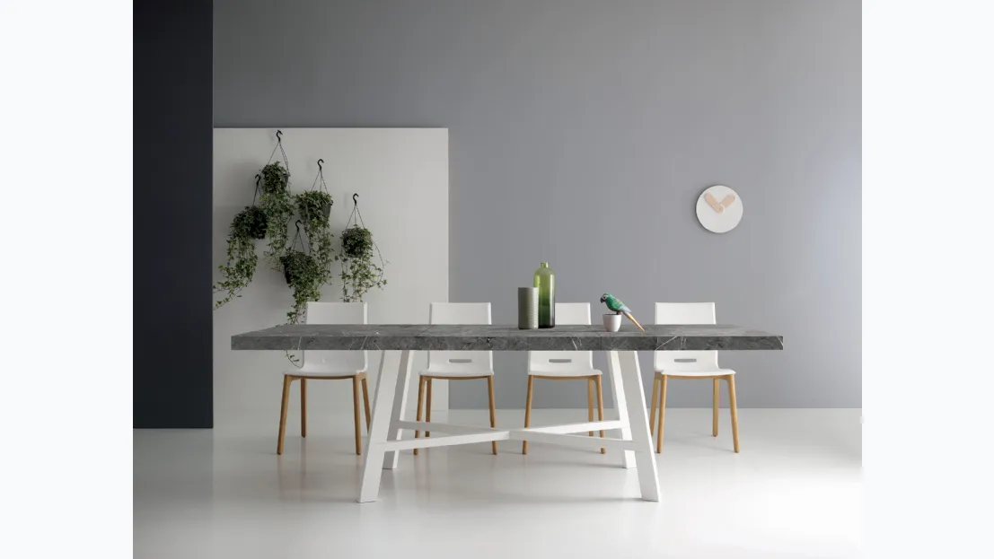 Tavolo Thor Allungabile con piano in laminato effetto marmo di Pointhouse