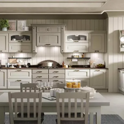 Cucina Classica Olimpia in frassino finitura perla bianco e ghisa di Mobilturi